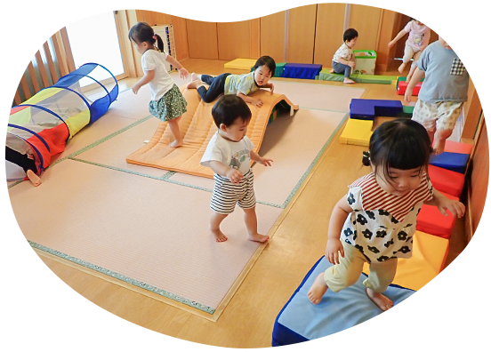 園庭での保育の様子